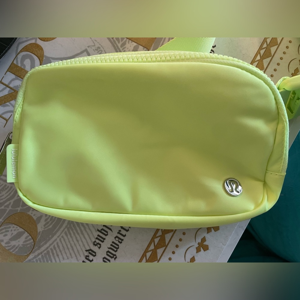 Lululemon Everywhere Belt Bag
